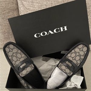 COACH LADIES LEATHER SHOES. Size US 9 D